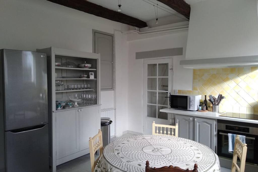Maison De Maitre 230M² En Plein Coeur Du Village Camps-la-Source Bagian luar foto