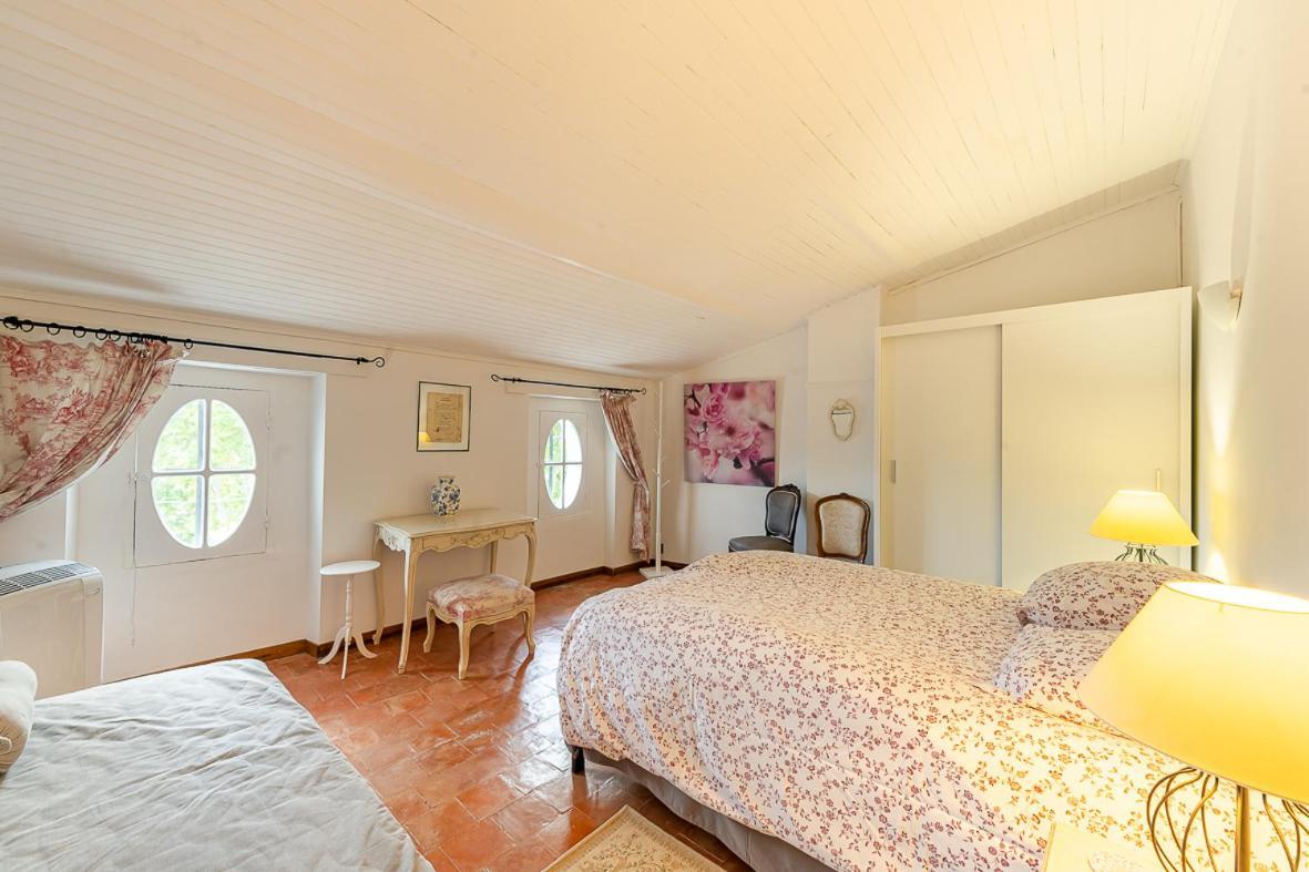 Maison De Maitre 230M² En Plein Coeur Du Village Camps-la-Source Bagian luar foto